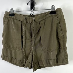Banana Republic Draw String Shorts Size 4 (Green)
